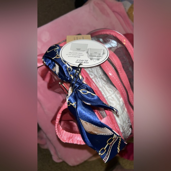 Steve Madden Blayla Backpack with wristlet - Picture 4 of 5